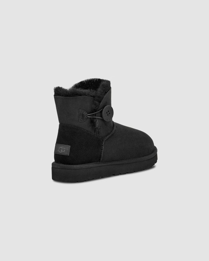 Ugg mini bailey clearance button sale
