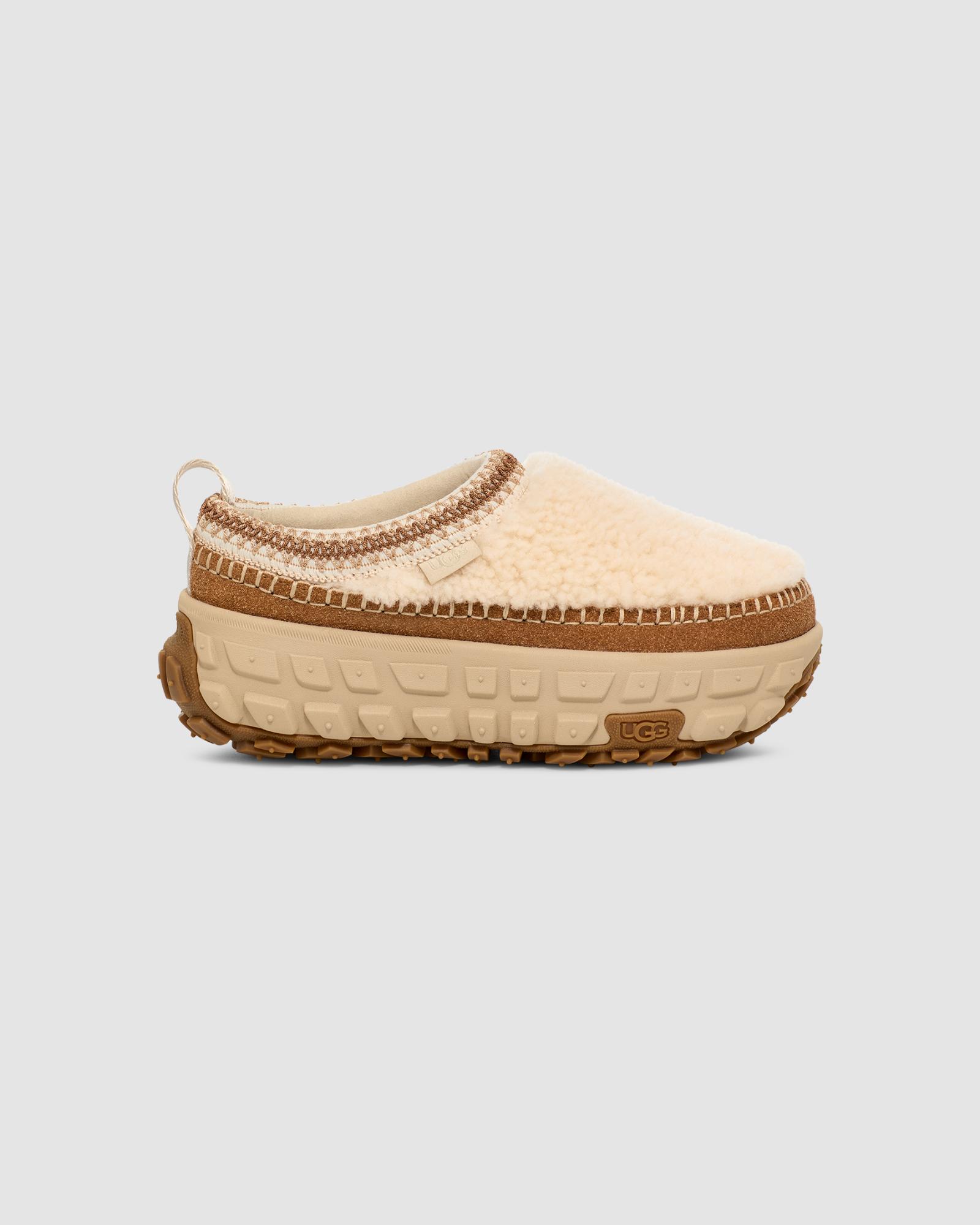 Women's Venture Daze Cozy Clog in Natural Right Facing