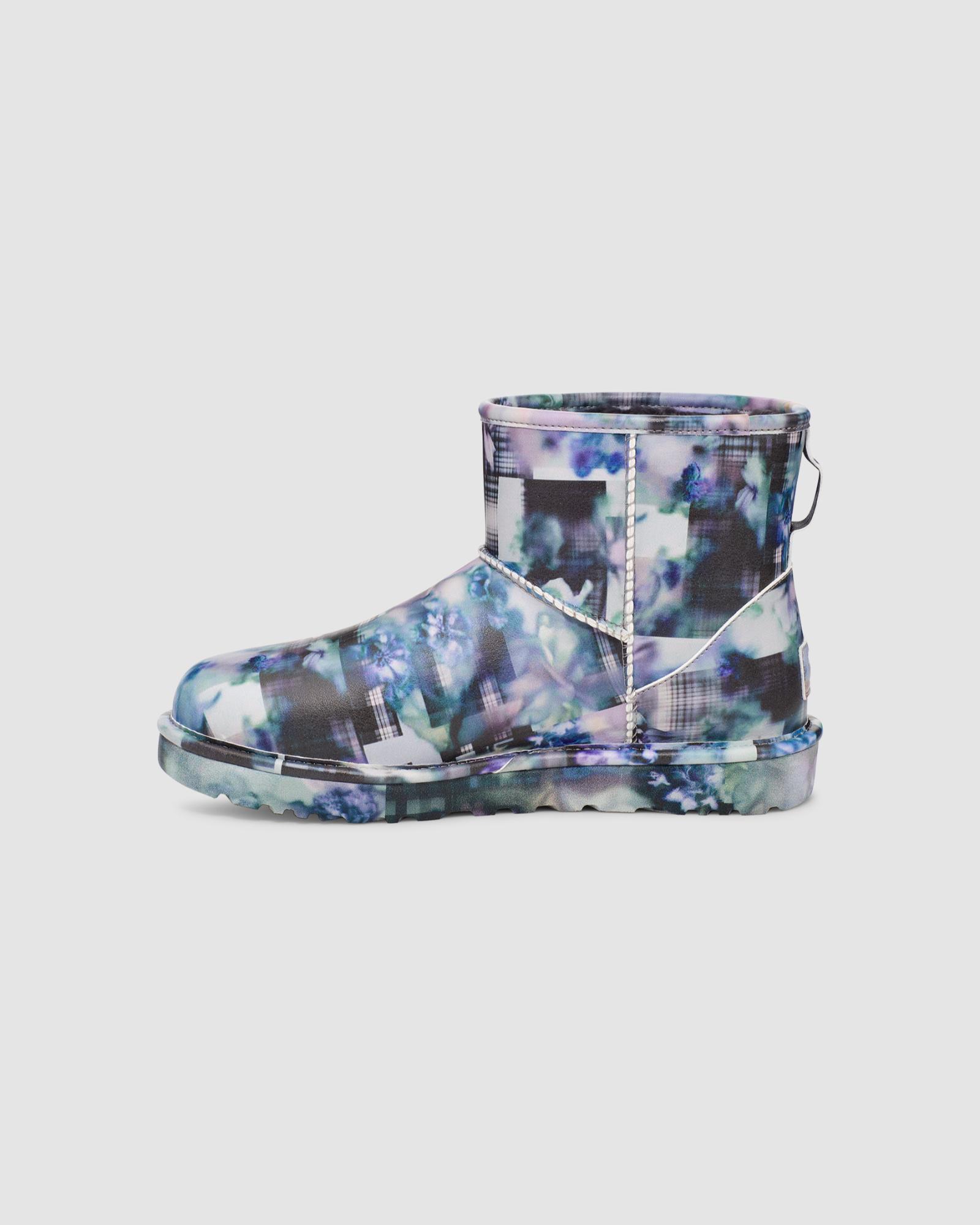 Liyoco 様　UGG ネイビー 花柄 ブーツ 16cm Unisex Classic Mini Boot x Collina Strada in Dark Blue Floral | UGG
