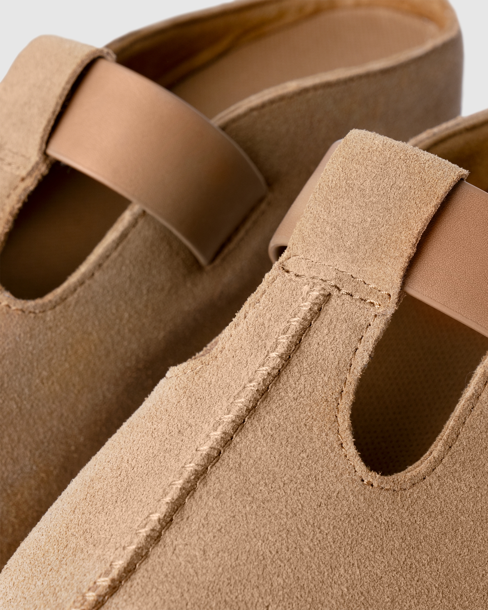 Women's Goldenstar Hi Clog in Sand | UGG