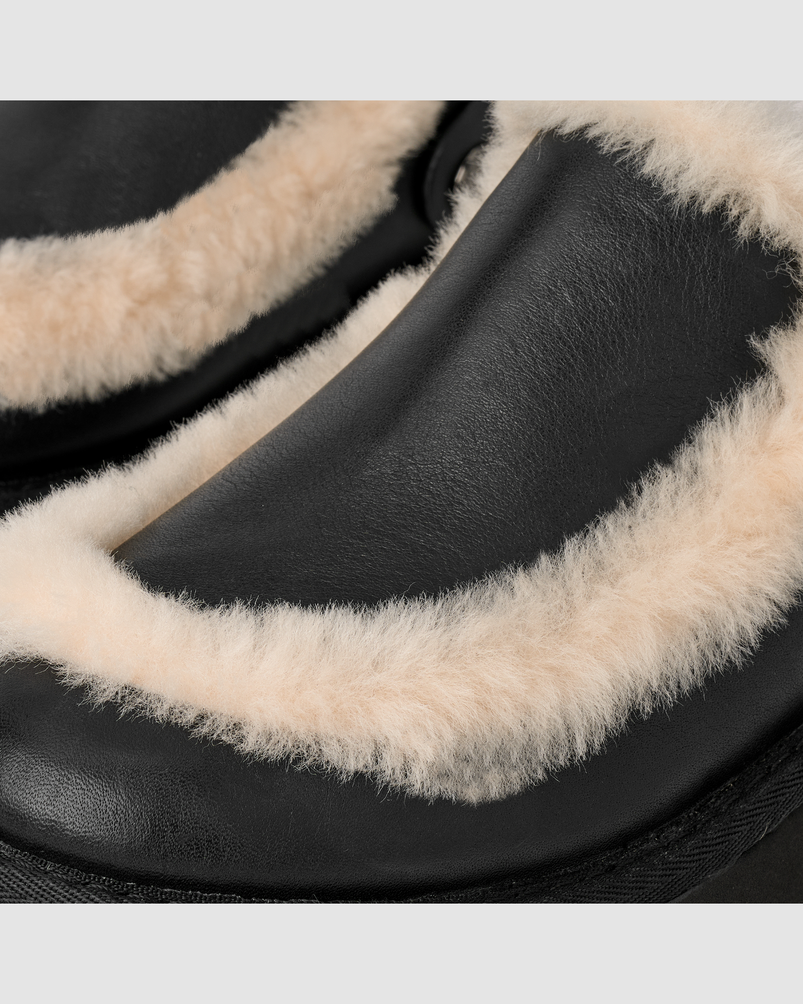W ESMEE LEATHER CLOG Black | UGG